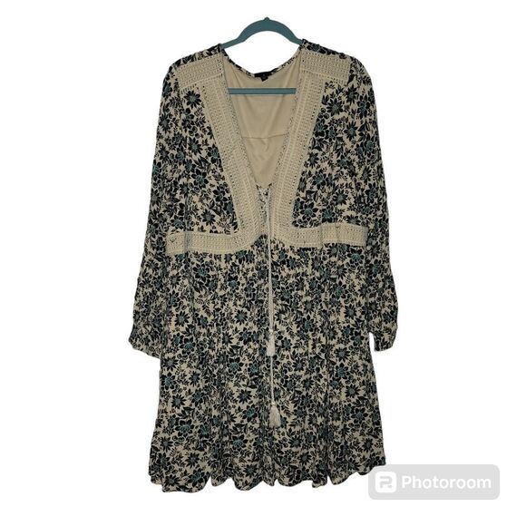 Torrid Black and Cream Floral Blouse - Picture 1 of 3
